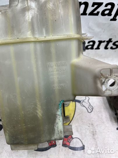 Бачок омывателя Toyota Camry 40