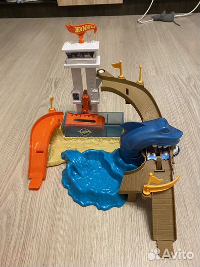 Игровой набор Hot Wheels акула,автомойка,заправка