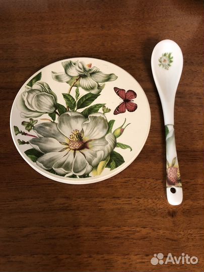 Подставка под чашку и ложка