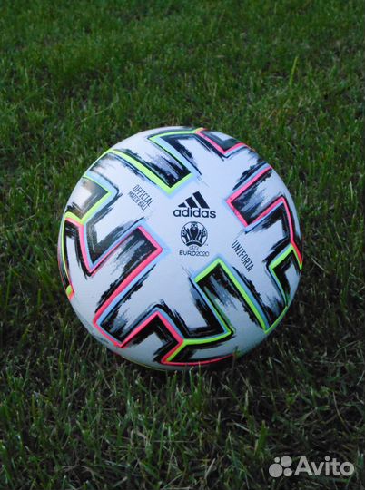Футбольный мяч adidas euro 2020