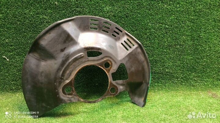 Пыльник тормозного диска передний левый Toyota