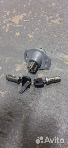 Замок багажника с личинками