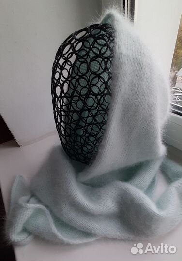 Вязаная косынка из пряжи пух норки