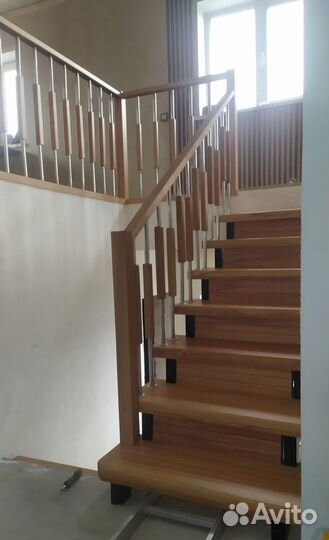 Изготовление деревянных лестниц на металлокаркасе