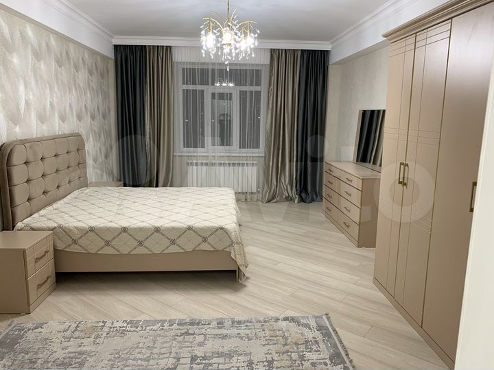 3-к. квартира, 128 м², 8/10 эт.