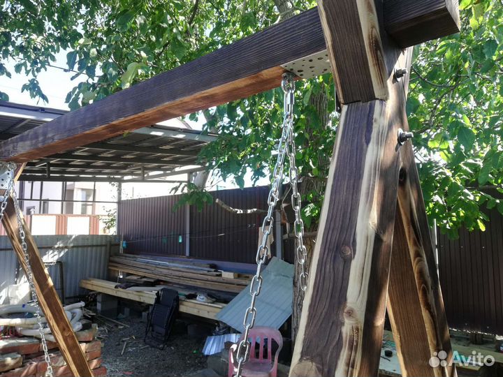 Садовые качели из дерева