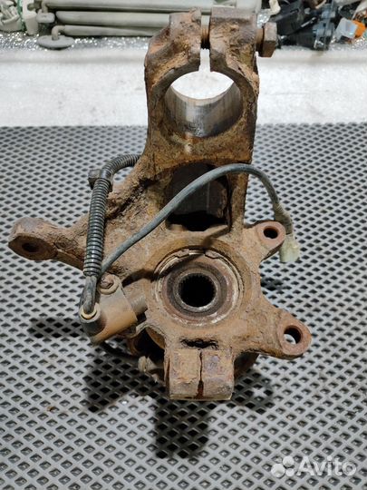 Кулак поворотный передний Ford Mondeo 2 1996-2000