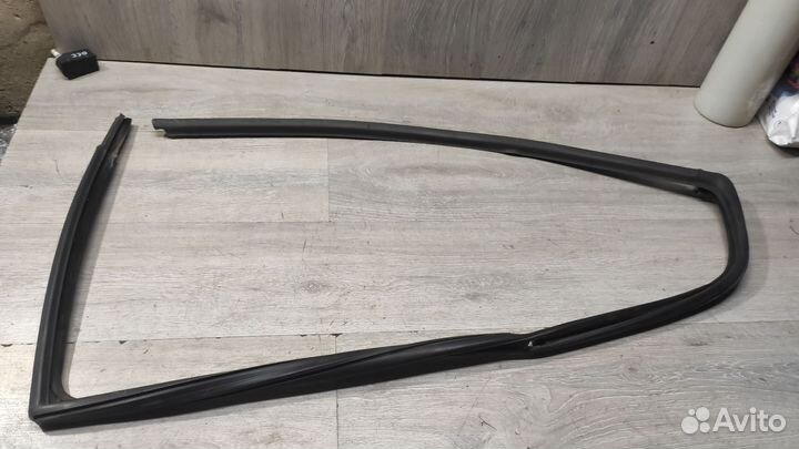Уплотнитель двери задней левой октавия тур