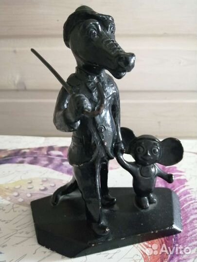 Крокодил гена и чебурашку статуэтка