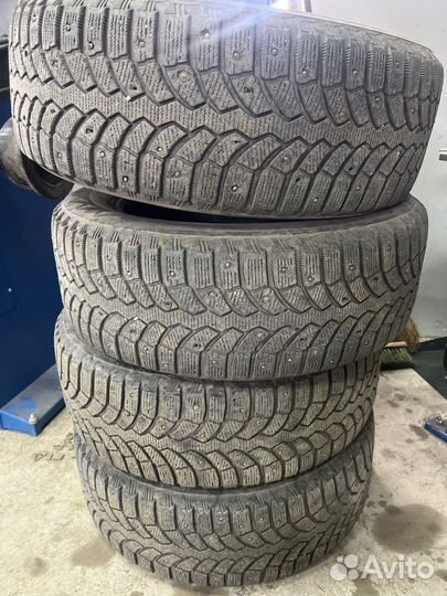Bridgestone Blizzak Spike-01 205/60 R16