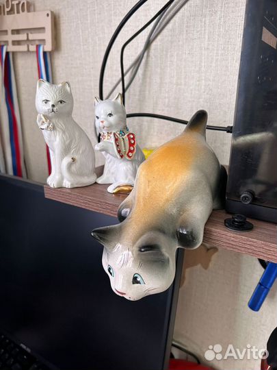 Фарфоровые статуэтки кошки