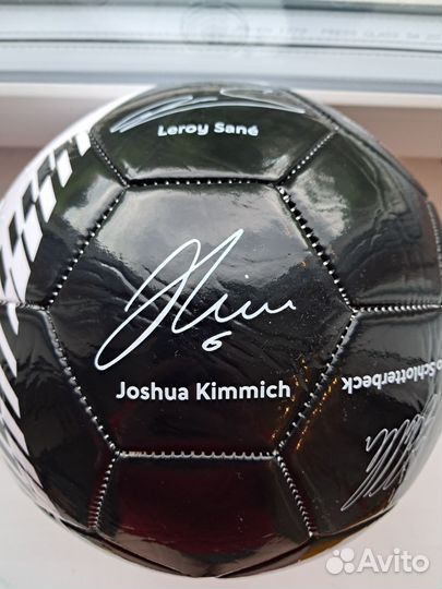 Мяч с автогрофами членов сборной Германии