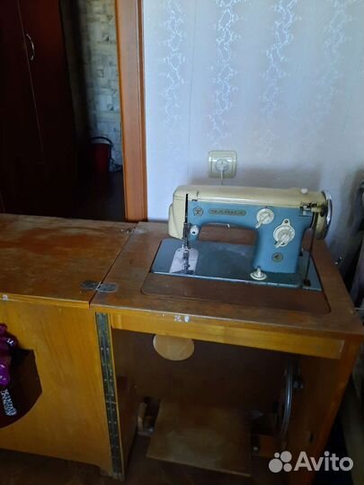 Швейная машинка Чайка