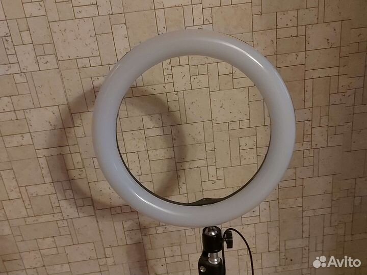 Кольцевая лампа 26см на штативе