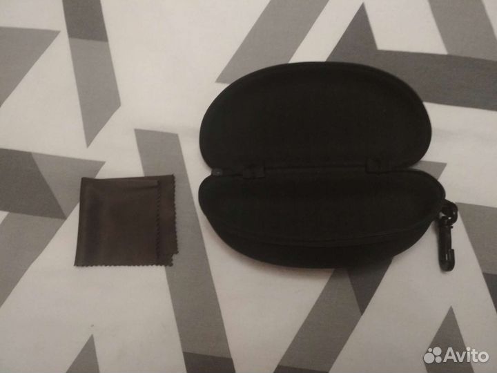 Чехол для очков на молнии черный синтетика