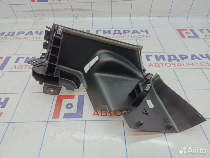 Обшивка стойки задней правой Ford Focus 3 1738882. Царапина