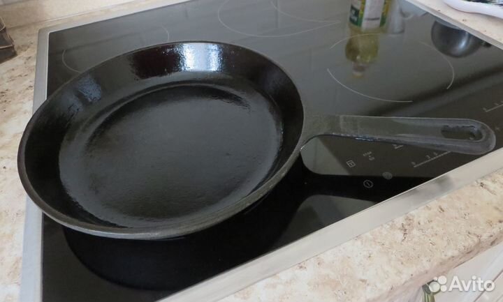 Сковорода чугунная с литой ручкой, диам. 24 см