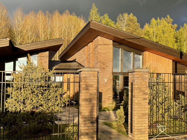 Дом 252 м² на участке 13,8 сот.