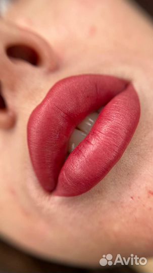 Перманентный макияж бровей губ и век татуаж