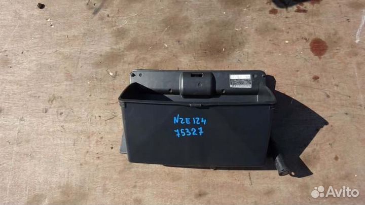 Бардачок Toyota Allex NZE124 1NZ-FE 2004/6