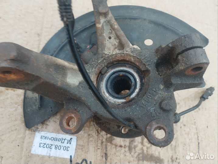 Поворотный кулак передний правый Renault Logan 2