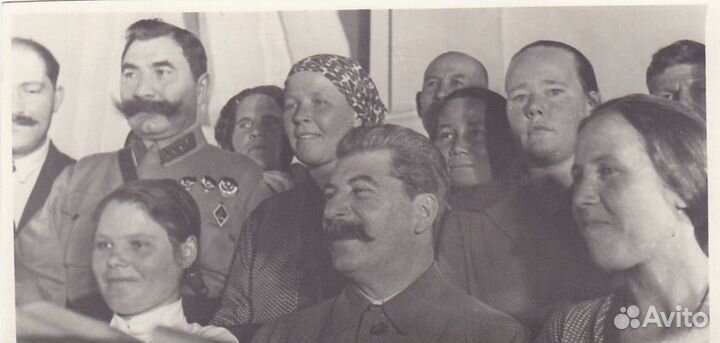 Сталин,Каганович,Будённый в группе детей и женщин