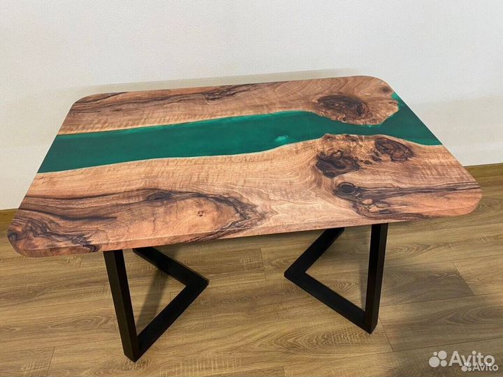 Обеденный стол 'Aware Half'