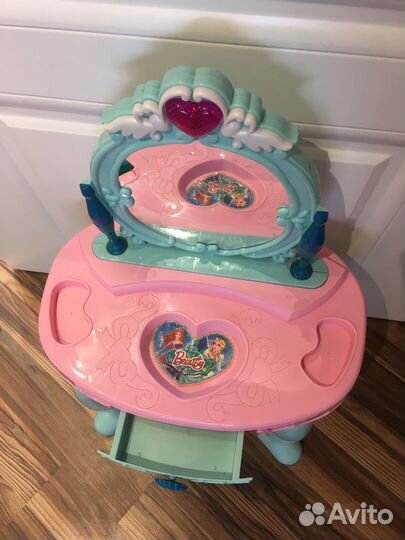 Столик с зеркалом