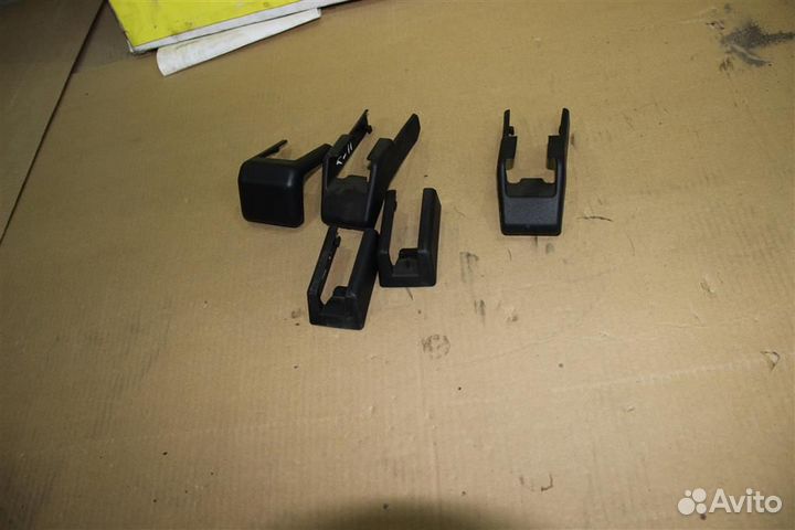 Накладка салазок сиденья Nissan Tiida C11 2007