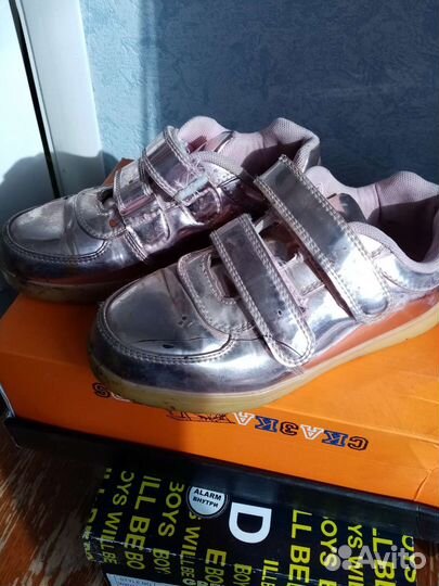 Кроссовки для девочки