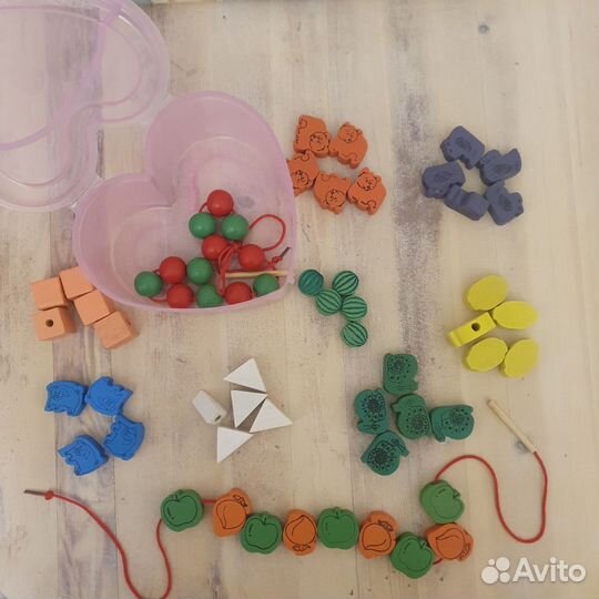 Детская игра - шнуровка 