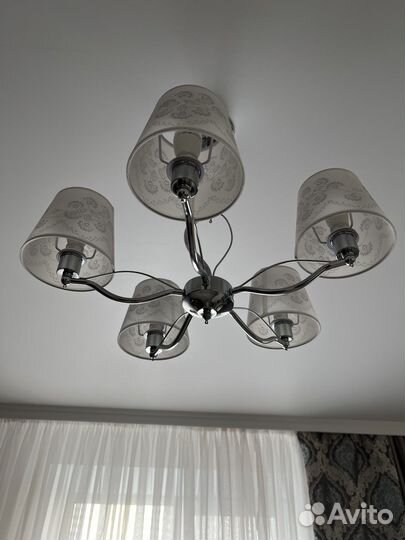 Люстра с абажуром