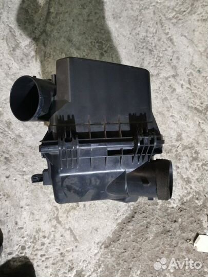 Корпус воздушного фильтра Toyota Camry 40 2AZ-FE