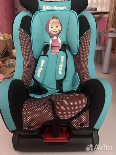 Автомобильное детское кресло. Маша и медведь