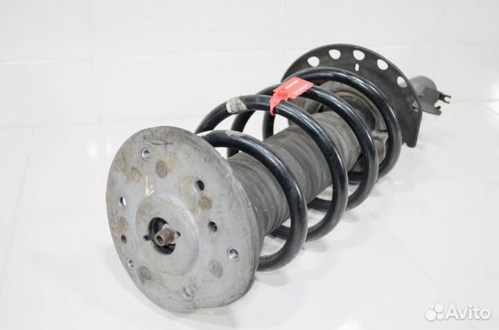 Стойка амортизатора передняя левая Land Rover