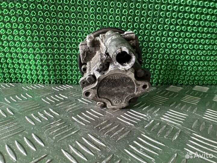 Насос гура Volkswagen Golf 4 1.6 8V AVU