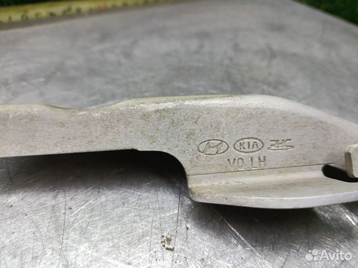 Петля капота Kia Carnival II (2006—2014) VQ J-3