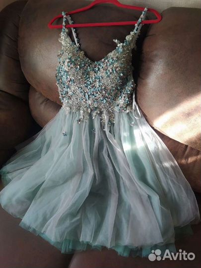 Платье нарядное, короткое, пышное