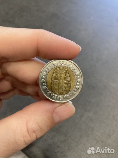 Монета one pound