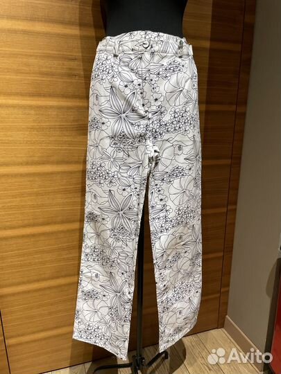 Брюки капри белые с принтом