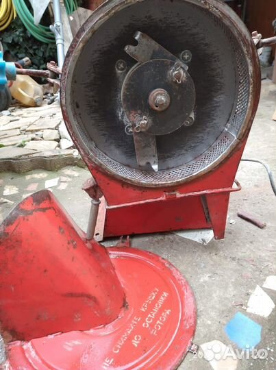 Электрическая кормодробилка