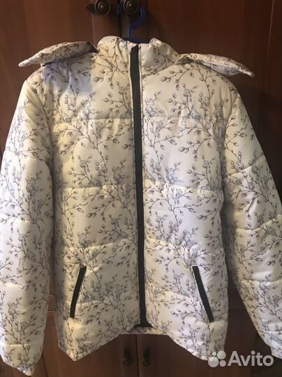 Белый пуховик