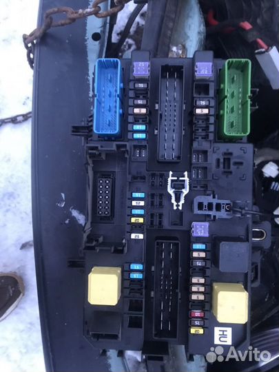 Блок предохранителей Opel Astra H салонный