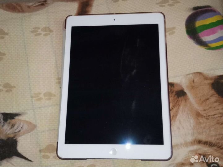 iPad air 1 32gb серый отдаю с розовым чехлом