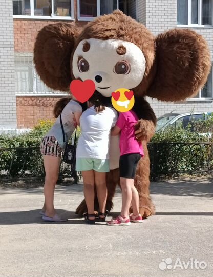 Ростовой белый медведь и чебурашка