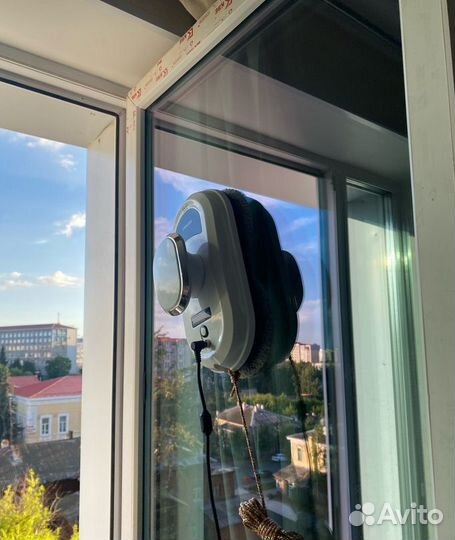 Мойка окон, робот мойщик окон балкона