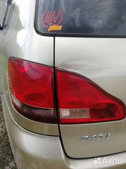 Toyota Ipsum 2.4 AT, 2001, 228 656 км