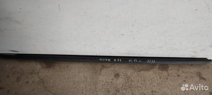 Молдинг стекла Nissan Note E11 2006-2013