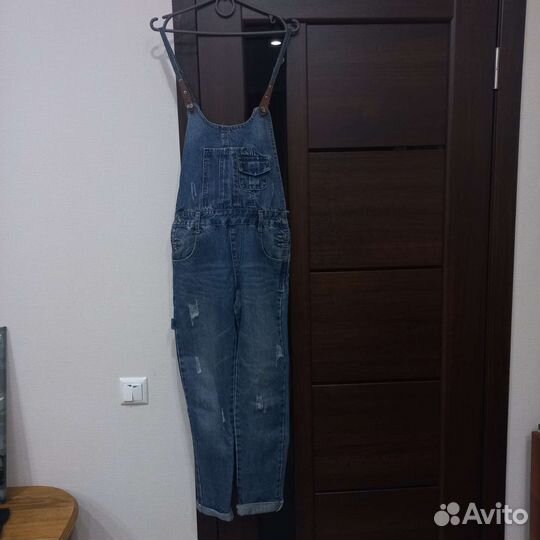 Джинсовый комбинезон