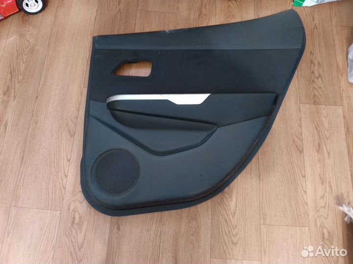 Задние обшивки дверей левая и правая